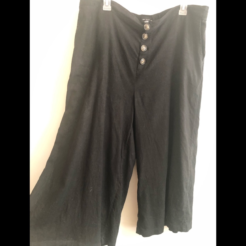 Who What Wear Black Button-Front Capris